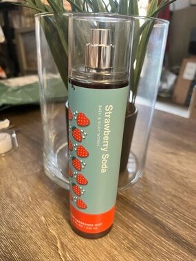 Bath & Body Works Strawberry Soda Fragrance Mist-New Full Size